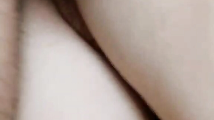 Ужин чмошника: муж куколд вылизывает сперму любовника из пизды жены