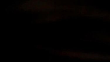 Хотвайф Джесс по-быстрому трахается с любовником в машине