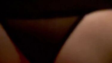 Хотвайф Джесс по-быстрому трахается с любовником в машине