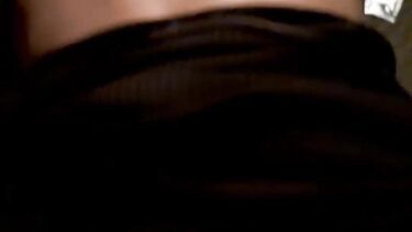 Хотвайф Джесс по-быстрому трахается с любовником в машине