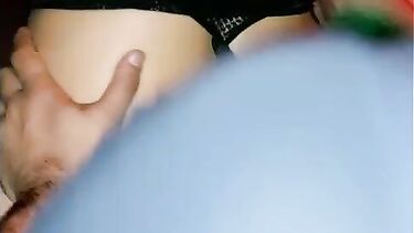 Друзья мужа ебут Алину сексвайф в рот и пизду в гандонах