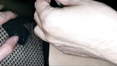 Друзья мужа ебут Алину сексвайф в рот и пизду в гандонах