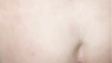 Друзья мужа ебут Алину сексвайф в рот и пизду в гандонах