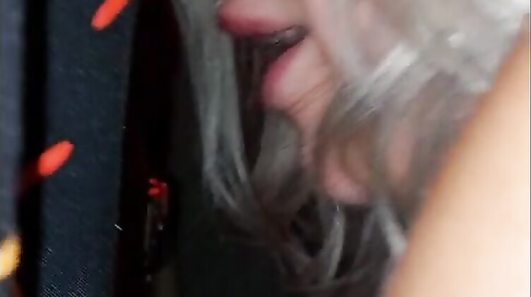 Друзья мужа ебут Алину сексвайф в рот и пизду в гандонах