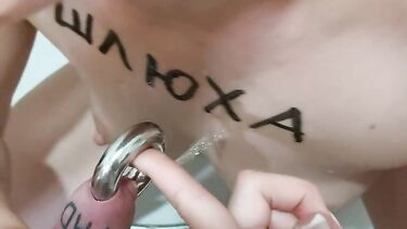 Любовник с кольцом в хуе ссыт на Алину Сексвайф в ванне