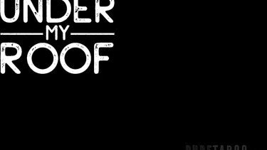 Под моей крышей: отец трахает дочь и ее брошеную одноклассницу