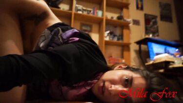 Большой толстый член в раскрытой попке Милы Фокс