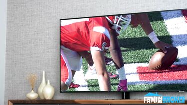 Инцест семейка болельщиков: папа с сыном крутят на хуях маму и дочку после проигрыша команды