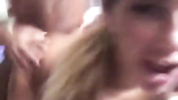 Стриптизер ебет Елену Беркову раком в отеле