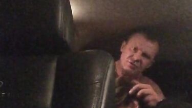 Стоянок трахает Елену Беркову в тачке на парковке