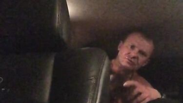 Стоянок трахает Елену Беркову в тачке на парковке