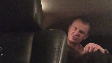 Стоянок трахает Елену Беркову в тачке на парковке