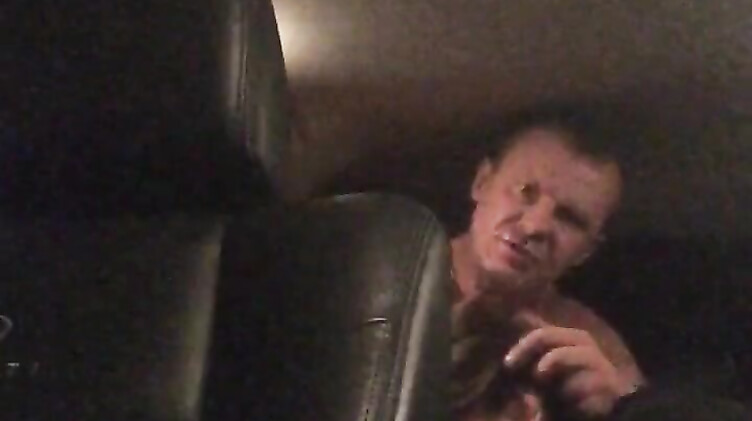 Стоянок трахает Елену Беркову в тачке на парковке