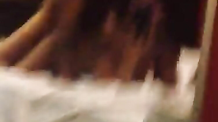 Ты охуенно меня ебешь! Беркова снимает короткий ролик ебли со Стояновым