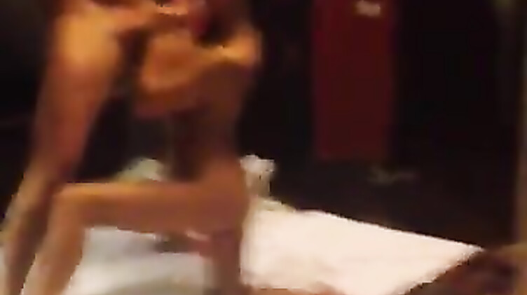 Обожаю твой хуй сосать! Домашний минет от Елены Берковой