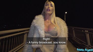 Чех запикапил милфу секс бомбу из Англии и выебал ее за деньги