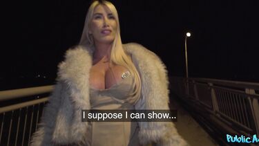 Чех запикапил милфу секс бомбу из Англии и выебал ее за деньги