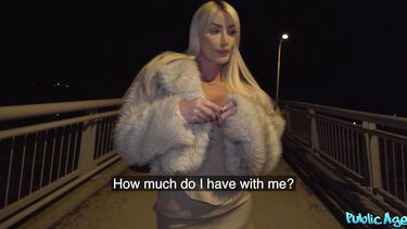 Публичное порно: Чех запикапил милфу секс бомбу из Англии и выебал ее за деньги