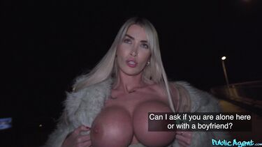 Чех запикапил милфу секс бомбу из Англии и выебал ее за деньги