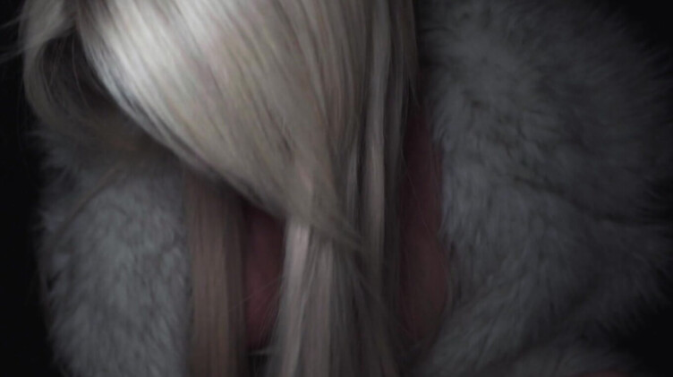 Чех запикапил милфу секс бомбу из Англии и выебал ее за деньги