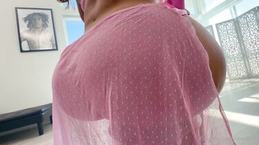 Дредд дерет большим хуем жопастую молодую красотку Аланну Поу