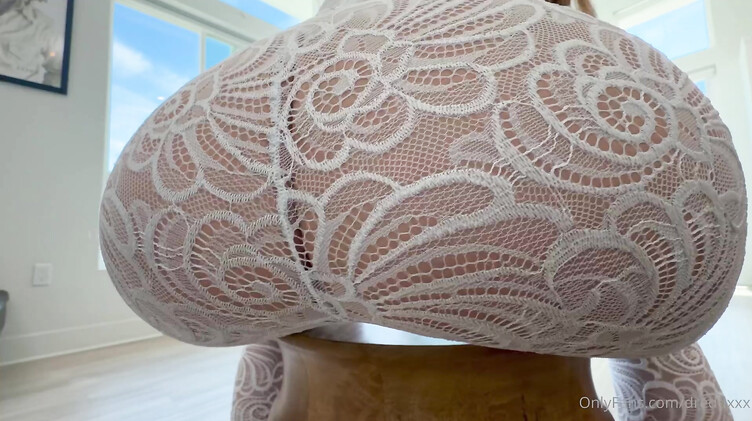 Миссионерская поза от первого лица: Дредд натягивает очко Лилит Грейс на свой огромный толстый член