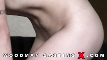Вудман ебет русскую фитнес тренершу Эффи Свит в жопу