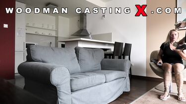 Вудман ебет русскую фитнес тренершу Эффи Свит в жопу